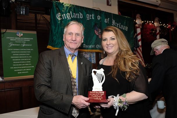 AOH Bronx County Board President Martin Galvin presented the Spirit of 1916 Award to honoree Nuala Purcell.
