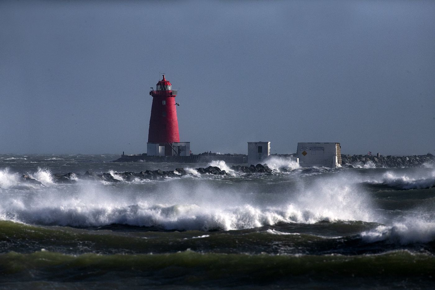 Storm Barra "threat to life" hits land in Ireland as Cork, Kerry residents advised to stay at home