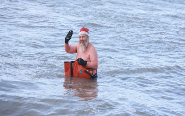 Though there were restrictions in place last week for Storm Barra, one man dressed as Santa Claus defied them on Tuesday and went for a swim in Sandycove, Co. Dublin.