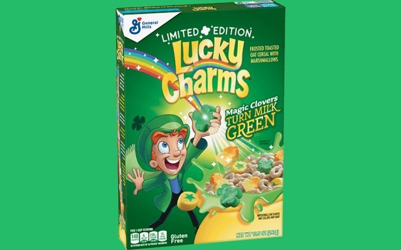 Rectángulo medio vitamina Lucky Charms St. Patrick's Day release turns milk green