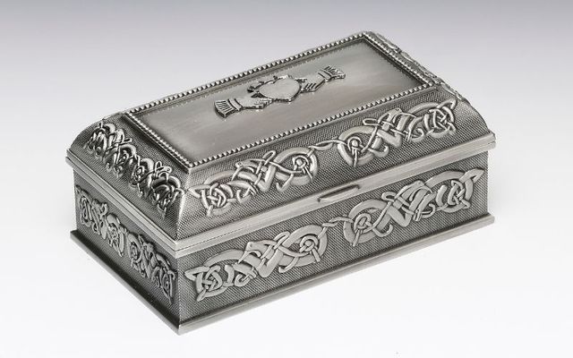 Mullingar Pewter\'s Claddagh jewelry box.