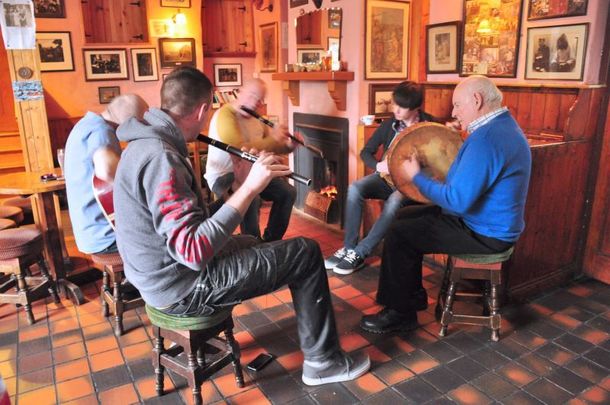 A traditional Irish music session in The Roadside Tavern prior to lockdown.
