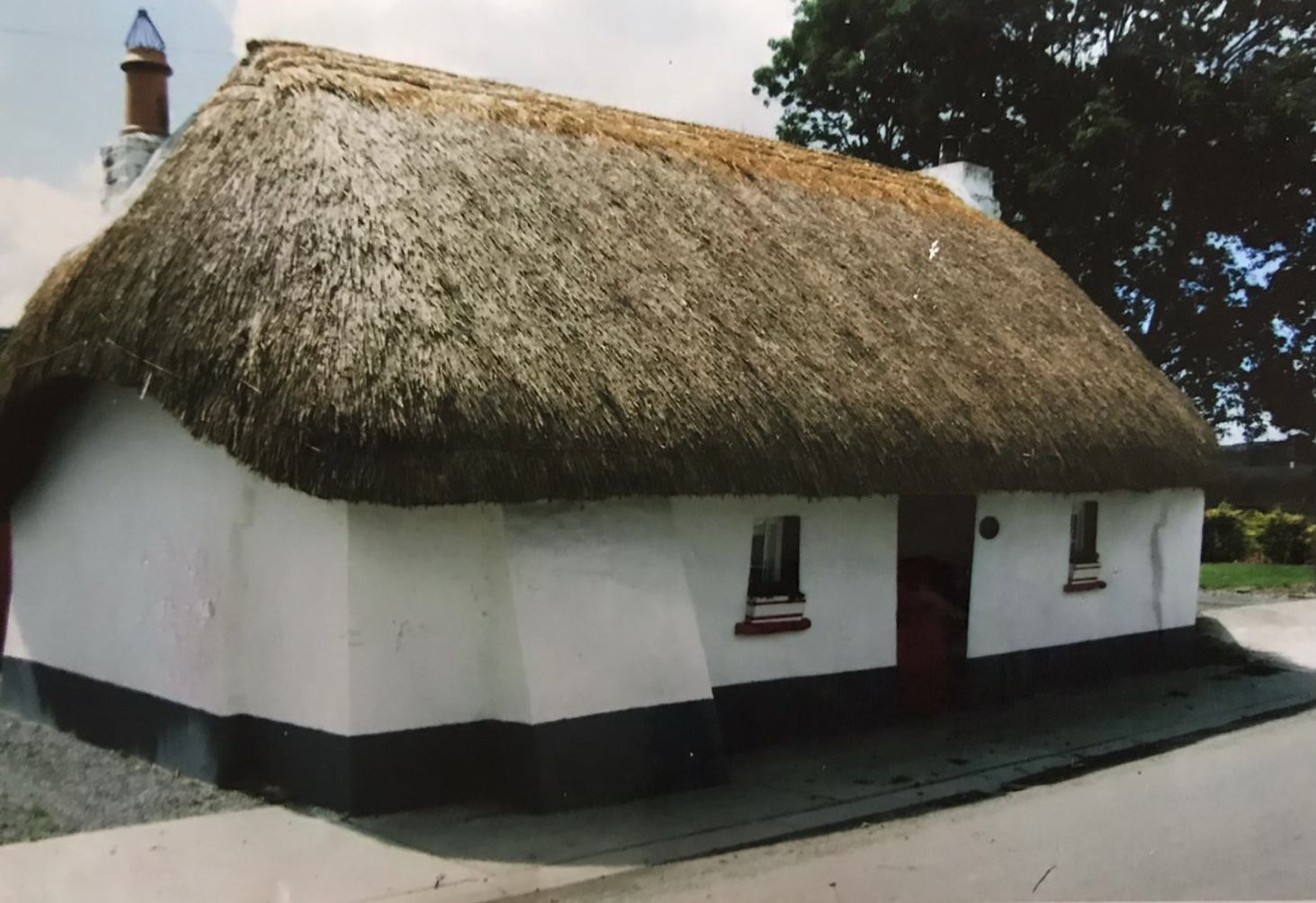 Locals battle to save 160-year-old Irish thatched cottage