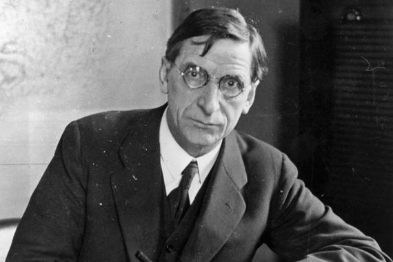 The longest entry in the dictionary belongs to former Taoiseach and President of Ireland Éamon de Valera, standing at 15,000 words. 