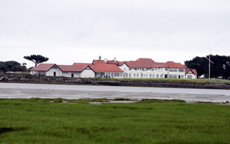 Famous Dublin golf club allows women members for first time in 127-year history
