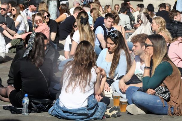 May 29, 2021: Huge crowds of people take advantage of the good weather in Dublin\'s Temple Bar, as they enjoy takeaway drinks in anticipation of further easing of Covis-19 restrictions next weekend