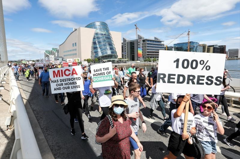 Thousands march in Dublin demanding 100% percent redress in mica scandal