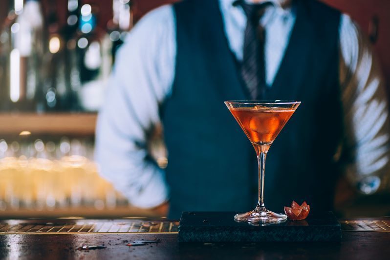 Irish cocktails master uses dye from Irish wool jumpers in global mixologists competition
