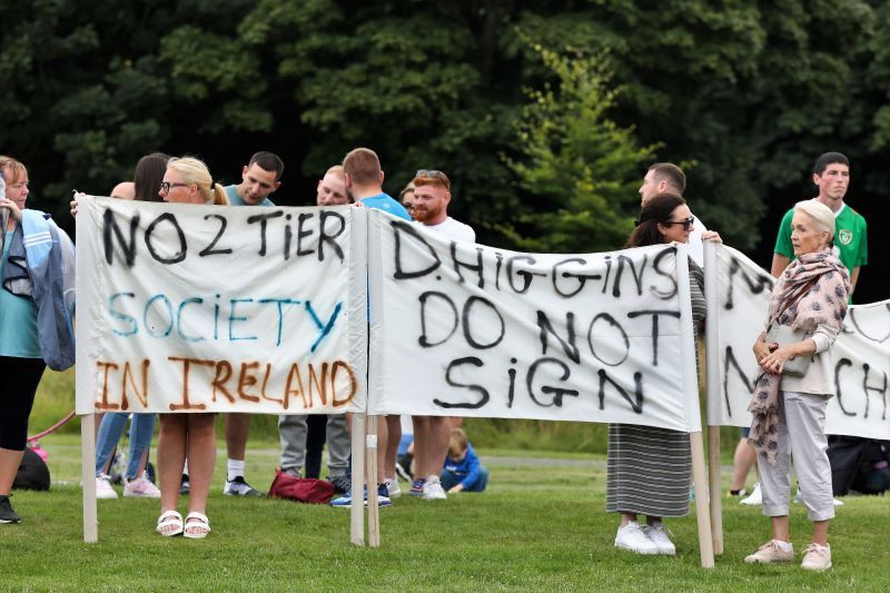 Hundreds gather in Phoenix Park to protest vaccine certs for indoor dining