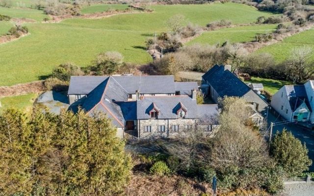 Victorian schoolhouse in Cork could be truly fit for a Queen