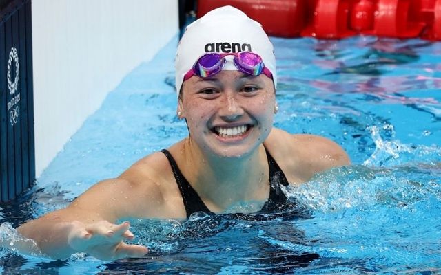 Hong Kong Olympic swimmer Siobhán Bernadette Haughey celebrates her silver medal on Wednesday morning. 