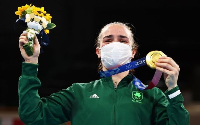 Harrington holds her gold medal aloft after defeating Beatriz Ferreira of Brazil on Sunday morning. 