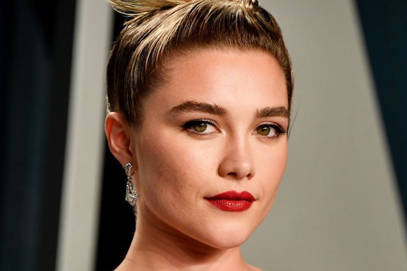 First official peek at Florence Pugh filming “The Wonder” in Ireland