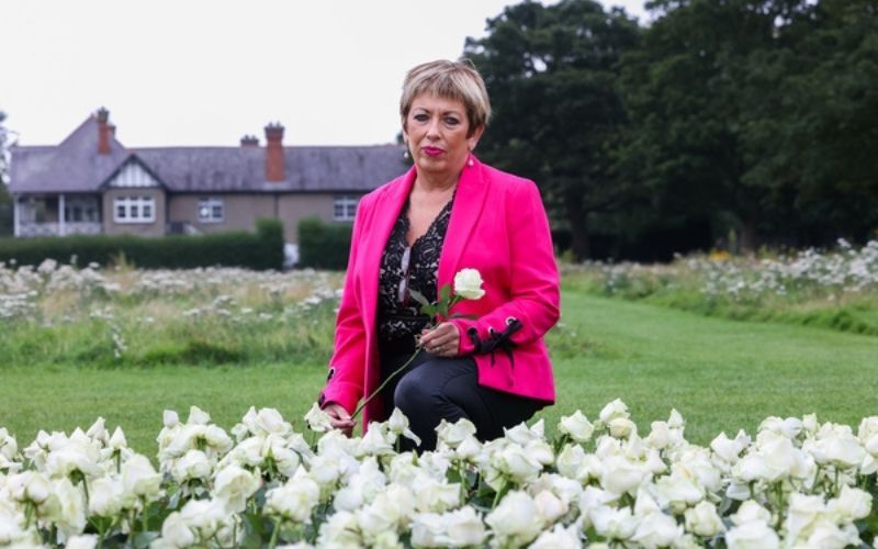 More than 7,000 roses laid out in Dublin in honor of COVID victims