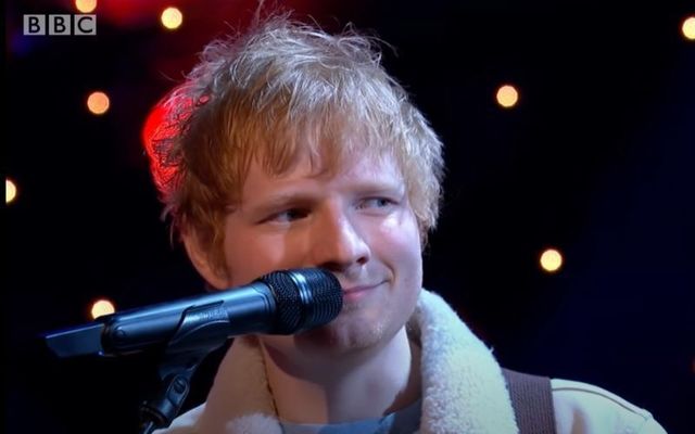 Ed Sheeran and Joy Crookes performed \"Raglan Road\" on BBC Two\'s New Year\\\'s Eve program \"Jools\' Annual Hootenanny 2021\"