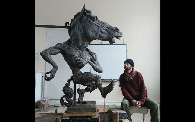Aidan Harte with his Púca of Ennistymon sculpture.