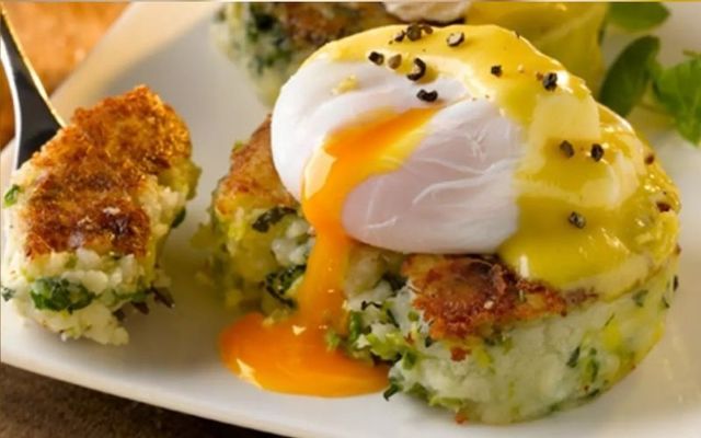 Colcannon cakes with poached eggs and hollandaise sauce