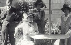 “Downton Abbey” creator’s new series “Gilded Age” includes incredible Irish American woman’s tale 