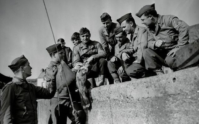 31st March 1942: US Army troops stationed in Northern Ireland examining the fish brought in by trawlers near their Irish camp.