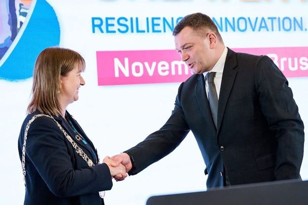 November 28, 2022: Lord Mayor of Dublin and the First Deputy Head of the Kyiv City State signing the twinning agreement in Brussels.