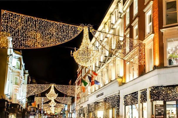 Christmas lights on Dublin\'s Grafton Street. 