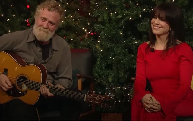 Glen Hansard and Imelda May perform \"Fairytale of New York\" RTÉ\'s Late Late Show.