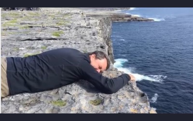 WATCH: Man bravely conquers his fear of heights on the Aran Islands