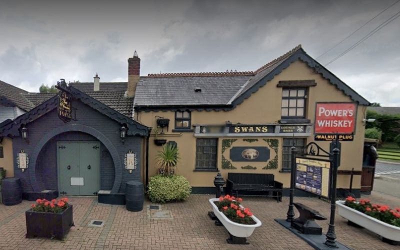 Irish farmer who "lives with his mammy" posts lonely hearts ad in pub seeking wife