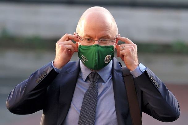 February 22, 2022: Ireland\'s Minister for Health Stephen Donnelly putting on a face mask as he arrives for Cabinet meeting at Dublin Castle.