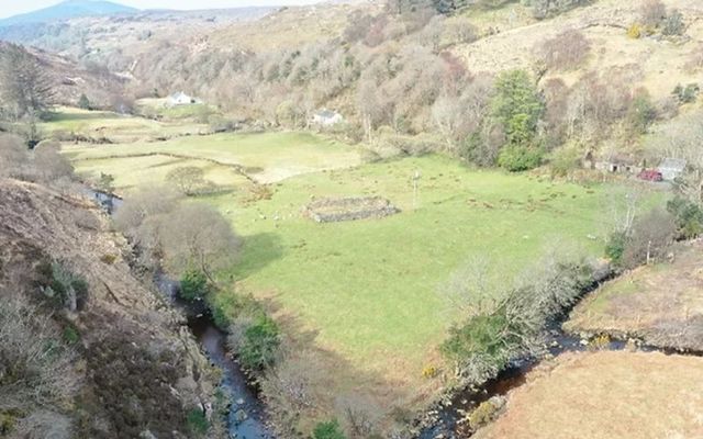 The field reportedly offered refuge to monks from Tory Island in 1595 when they fleed from Tudor invaders. 