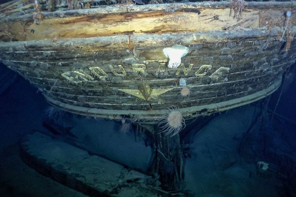 The stern of the Endurance with the name and emblematic polestar