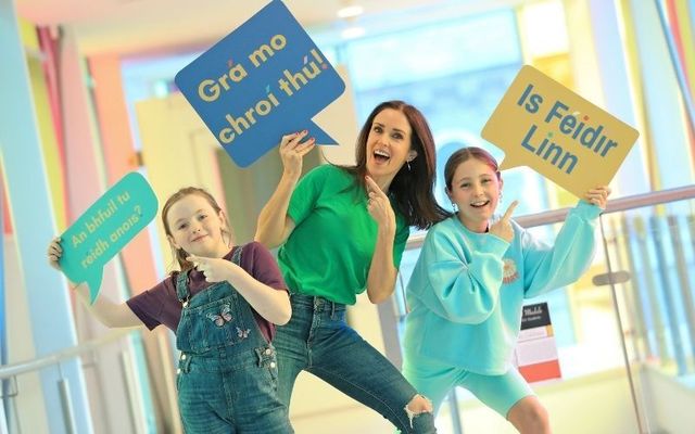 Irish broadcaster Maia Dunphy helps launch Is Féidir Linn with Aoife Mai (8) and Cherry (10).