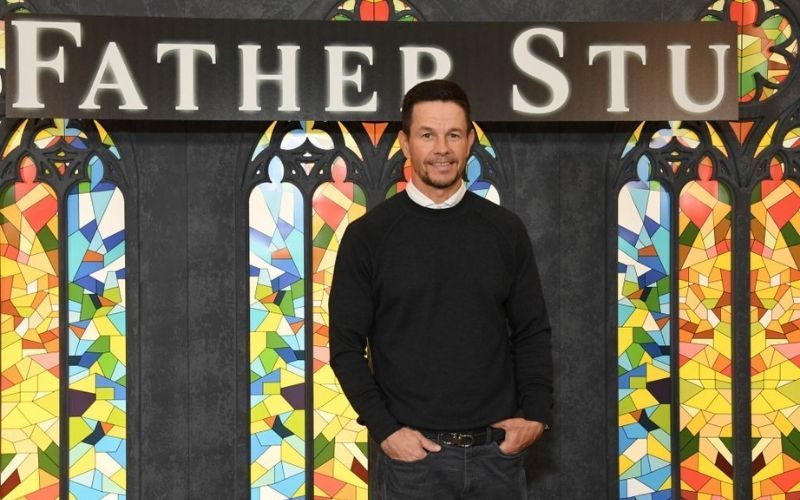 Mark Wahlberg calls on people to pray the Rosary with him