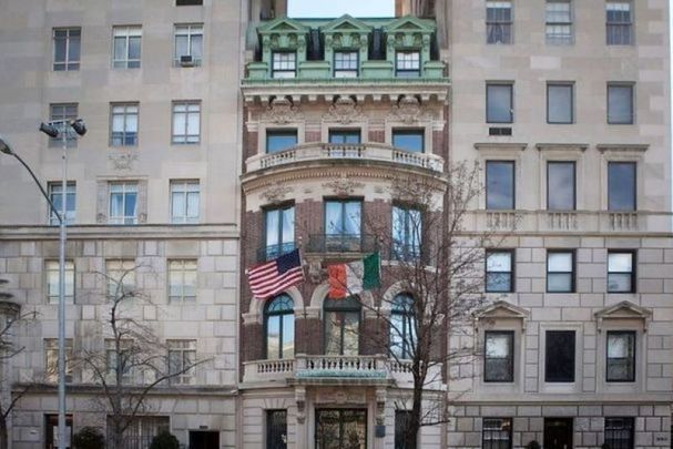 The American Irish Historical Society\'s headquarters at 991 Fifth Avenue in New York City.
