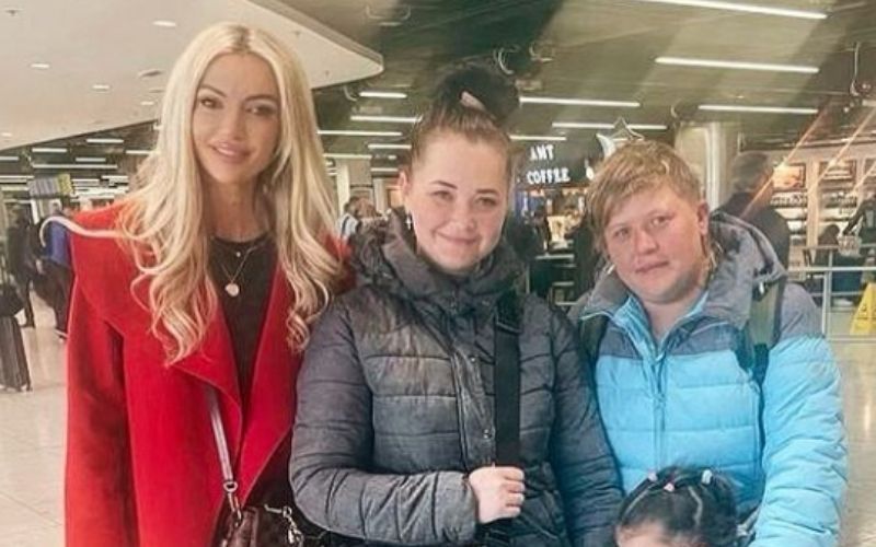 Rosanna Davison welcomes her Ukrainian surrogate to Ireland