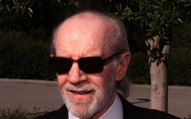 April 22, 2001: George Carlin, recipient of the Lifetime Achievement Award, arrives at the 15th American Comedy Awards at Universal City in Los Angeles, California.