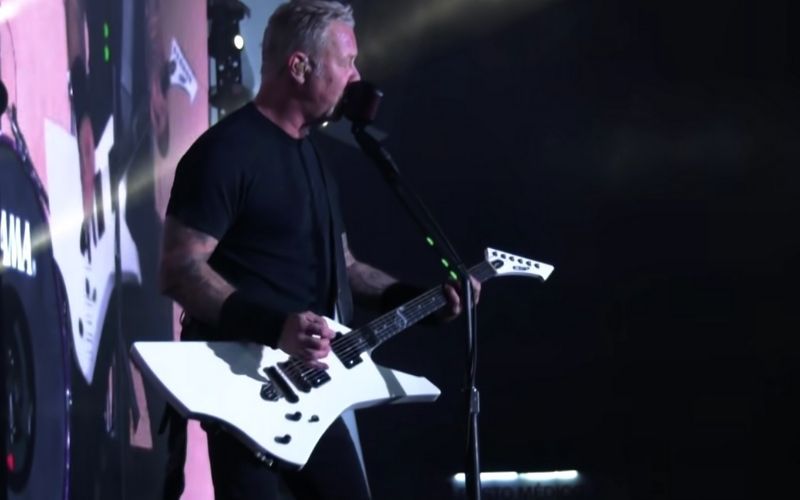 Tampa do Metallica “uísque na jarra” no Brasil