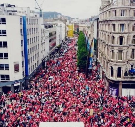 Thousands march through Belfast demanding Irish language equality
