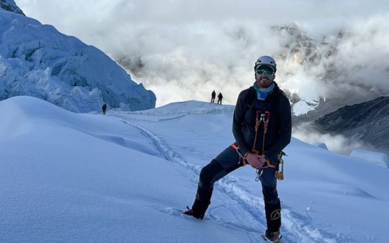 Irish Everest climber forced to abort mission due to bad weather