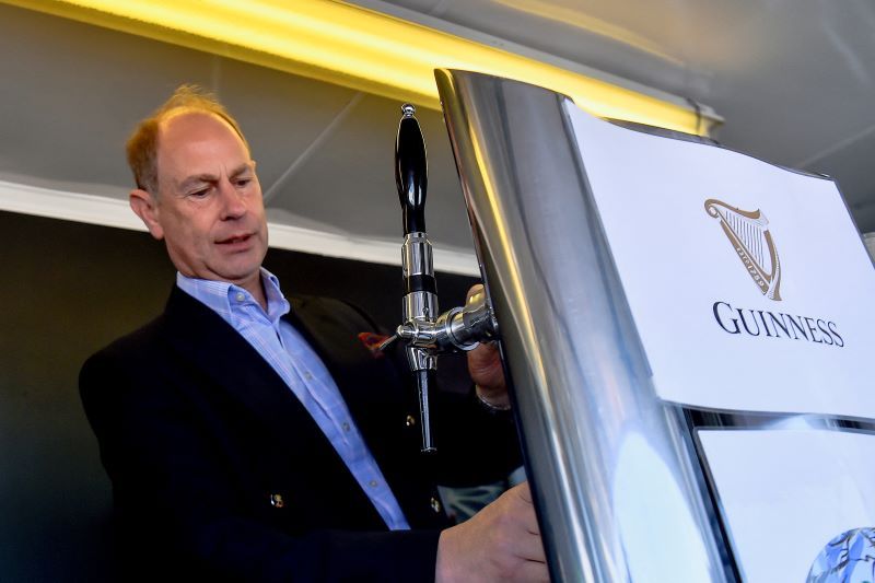 Northern Ireland welcomes royals with baps and pints for Queen's Jubilee