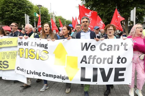 June 18, 2022: Sinn Féin President Mary Lou McDonald with Sinn Féin spokesperson on Enterprise, Trade, Employment and Workers\' Rights Louise O\'Reilly and protesters with placards during the Cost of Living protests on O\'Connel Street Dublin. The demonstration is about a rise in wages and the minimum wage.