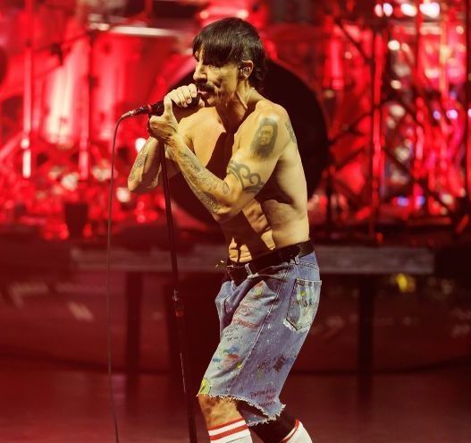 Red Hot Chili Peppers are “155% Irish,” Anthony Kiedis tells Dublin