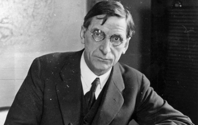  Éamon de Valera, pictured here circa 1937, was portrayed by Alan Rickman in Neil Jordan\'s 1996 film \"Michael Collins.\"