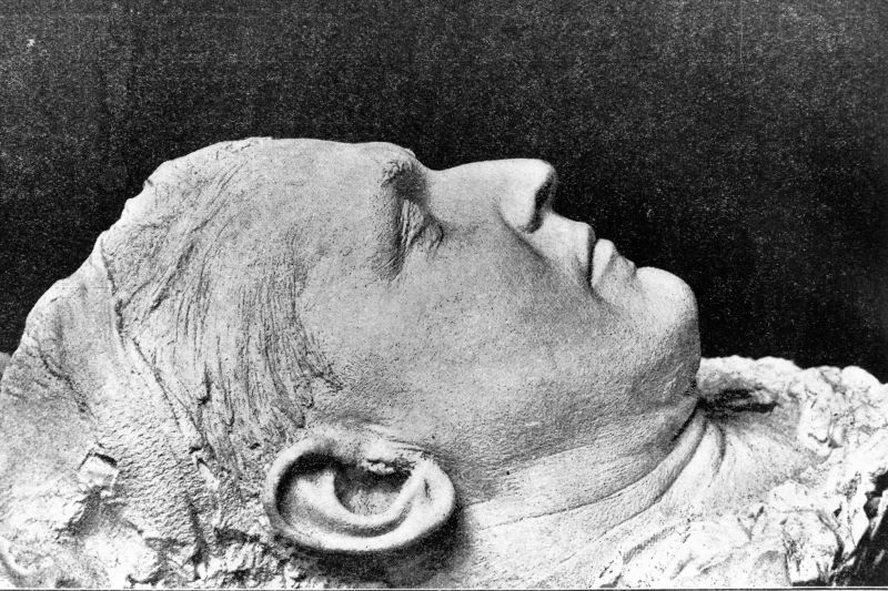 makers of Collins' death mask believed he was shot at range