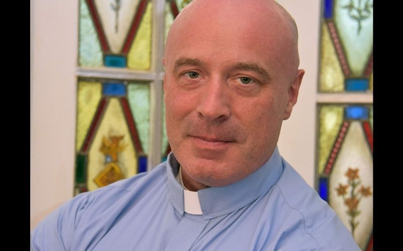 Irish priest helps shut down illegal smoke shop in New York