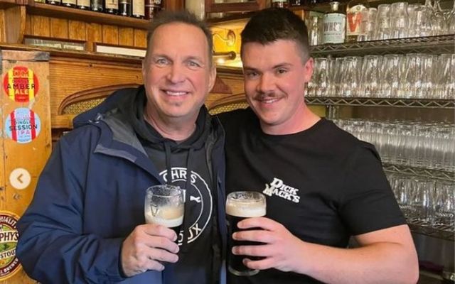 Garth Brooks with a bartender in Dick Mack\'s pub, Dingle, Co. Kerry.