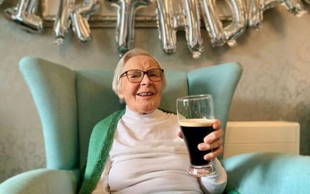 Kathleen Hemmings celebrates her 104th birthday with a Guinness.