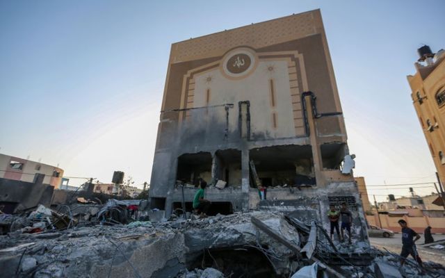 People search through buildings that were destroyed during Israeli air raids in the southern Gaza Strip on November 5, 2023, in Khan Yunis, Gaza.