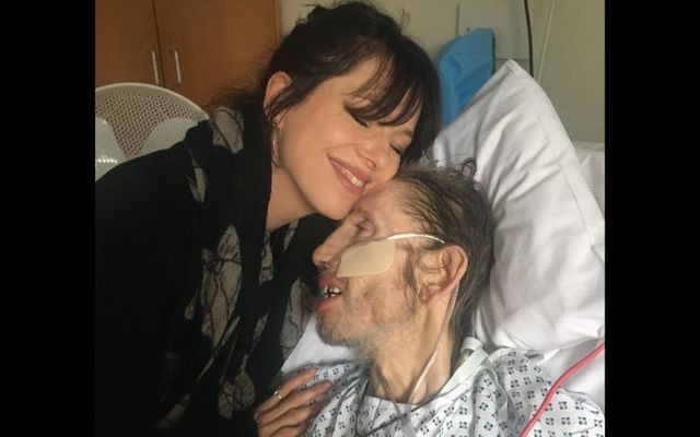 Imelda May visits Shane MacGowan in the hospital.