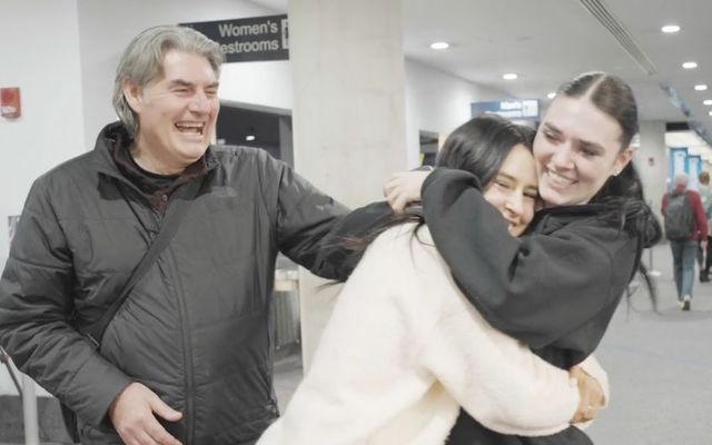 Grace Dervan and her sister Faye embrace as their dad looks on -- a sweet reunion with the help of Dunkin\'.